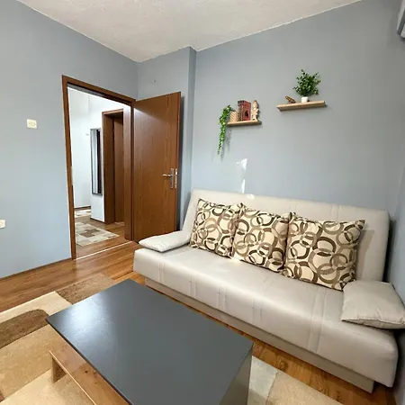 Spacious Near Diamond Mall, Free Parking Апартаменты