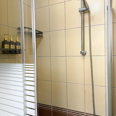 Spacious Near Diamond Mall, Free Parking Апартаменты *