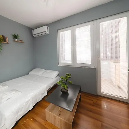 Spacious Near Diamond Mall, Free Parking Daire *
