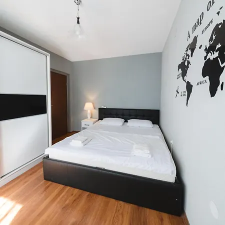 Spacious Near Diamond Mall, Free Parking Daire Üsküp
